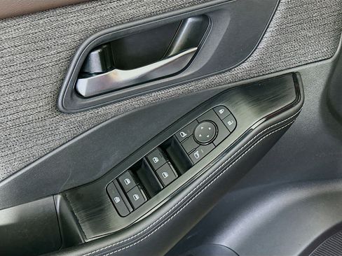 Used 2023 Nissan Rogue SV image 15