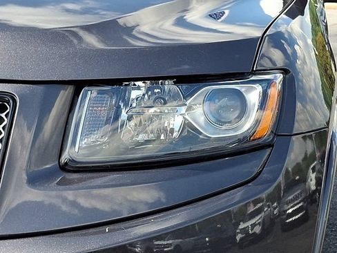 Used 2015 Jeep Grand Cherokee Altitude AWD/4WD image 12