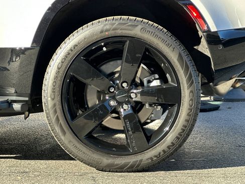 New 2026 Land Rover Defender 110 X-Dynamic SE image 13