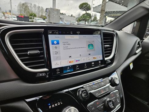 New 2026 Chrysler Voyager LX image 22