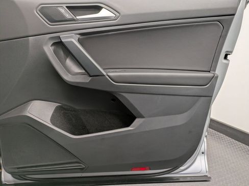 Used 2019 Volkswagen Tiguan SE w/ Panoramic Sunroof Package image 28