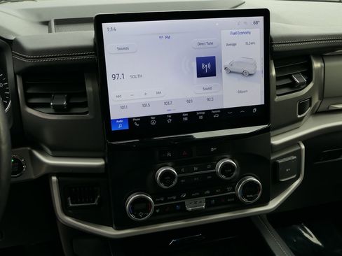 Used 2024 Ford Expedition XLT image 19