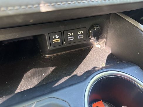 Used 2023 Toyota Highlander XLE image 6