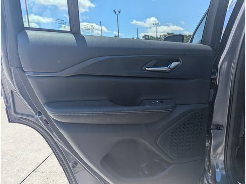 Used 2024 Jeep Grand Cherokee Altitude RWD image 15