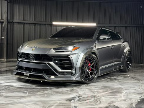 Used 2019 Lamborghini Urus AWD/4WD image 2