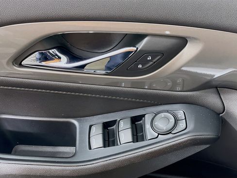 Used 2023 Chevrolet Traverse LT image 15