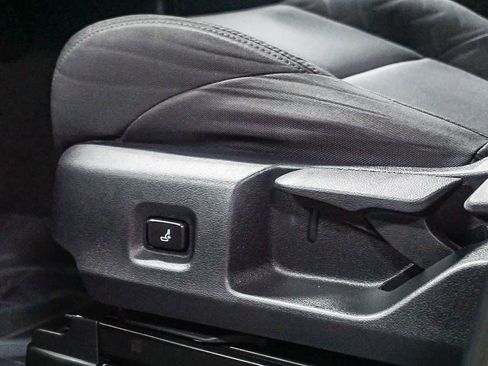 Certified 2025 Toyota Tacoma SR5 image 22