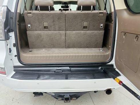 Used 2017 Lexus GX 460 Premium w/ Premium Package AWD/4WD image 27