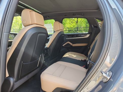 New 2026 Porsche Cayenne image 42