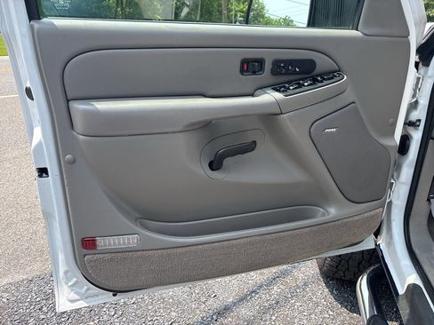 Used 2005 Chevrolet Silverado 2500 LT w/ Heavy-Duty Power Package image 19