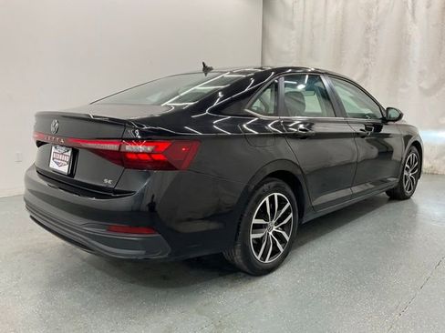 Used 2025 Volkswagen Jetta SE FWD image 7