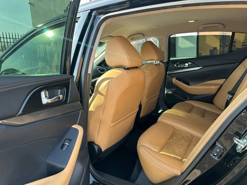 Used 2017 Nissan Maxima SR image 8