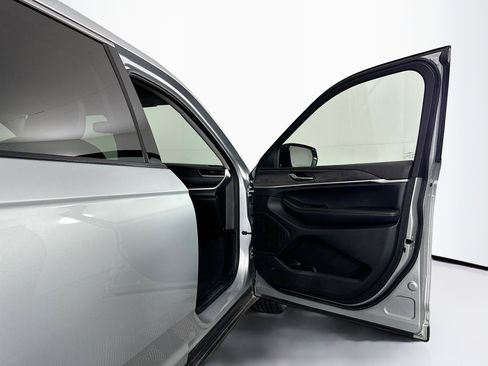 Used 2023 Jeep Grand Cherokee L Limited image 34