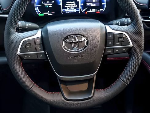 Used 2026 Toyota Sienna XSE AWD/4WD image 19
