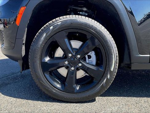 New 2025 Jeep Grand Cherokee L Limited w/ Black Appearance Package AWD/4WD image 13