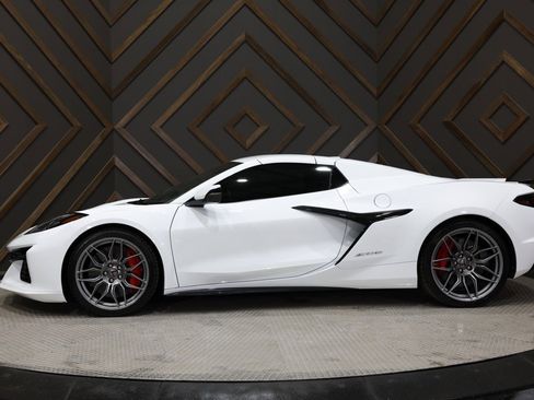 Used 2025 Chevrolet Corvette Z06 image 3