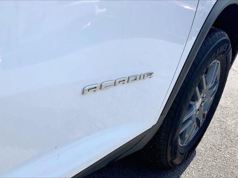 Used 2025 GMC Acadia Elevation FWD image 8