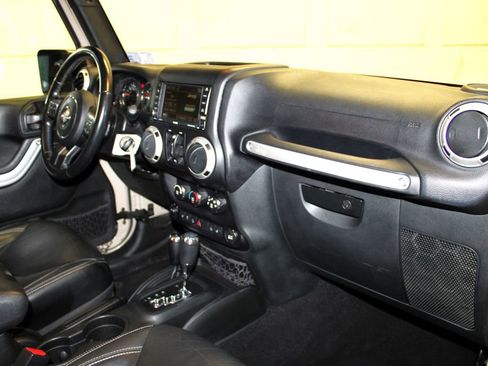 Certified 2016 Jeep Wrangler Unlimited Sahara w/ Max Tow Package image 22