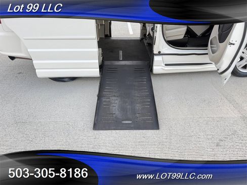 Used 2011 Dodge Grand Caravan Crew image 43