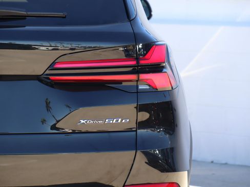 Used 2025 BMW X5 xDrive50e w/ Parking Assistance Package image 6