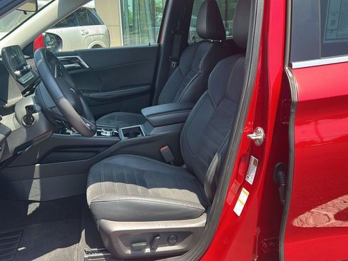Used 2023 Mitsubishi Outlander SE FWD image 14