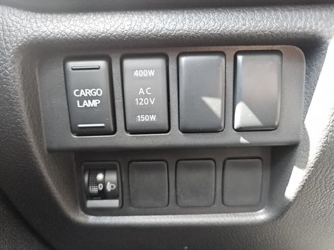 Used 2024 Nissan Titan SV w/ SV Bronze Edition Package RWD image 14