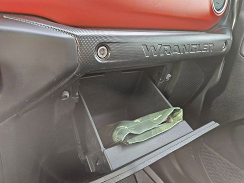 Used 2019 Jeep Wrangler Unlimited Rubicon image 17