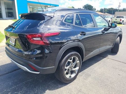 Used 2022 Chevrolet Trax LT FWD image 12