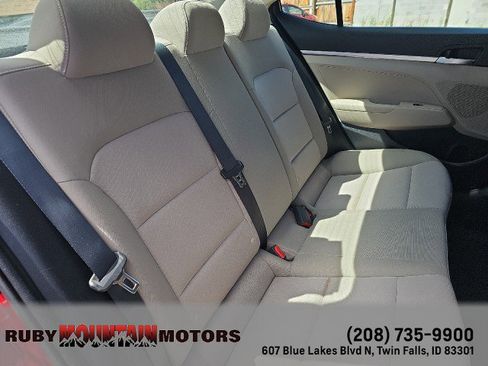 Used 2020 Hyundai Elantra SE FWD image 28