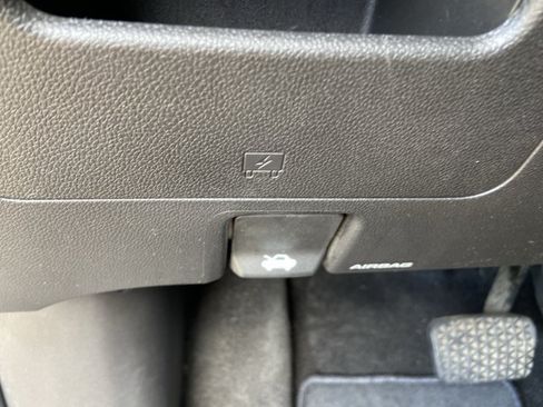 Used 2023 Chevrolet TrailBlazer LT FWD image 46