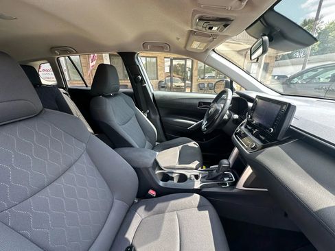 Used 2022 Toyota Corolla Cross LE image 12