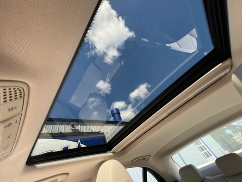 Used 2017 Mercedes-Benz E 300 4MATIC image 31