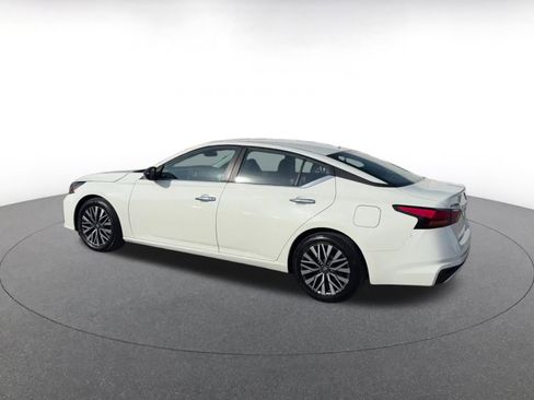 Used 2025 Nissan Altima 2.5 SV image 10