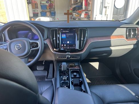 Used 2023 Volvo XC60 B5 Plus w/ Climate Package FWD image 4