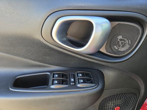 Used 2015 FIAT 500L Trekking image 17