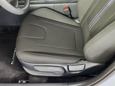 Used 2026 Hyundai Elantra SEL FWD image 23