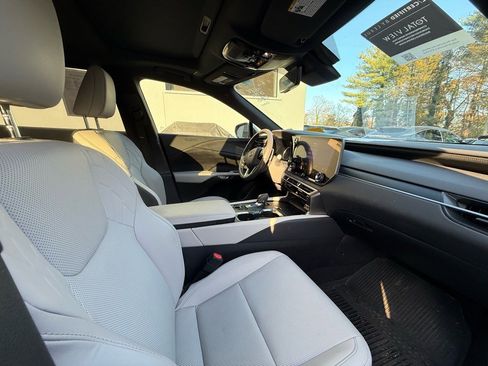 Certified 2024 Lexus RX 350 Premium w/ Accessory Package (P1) image 9