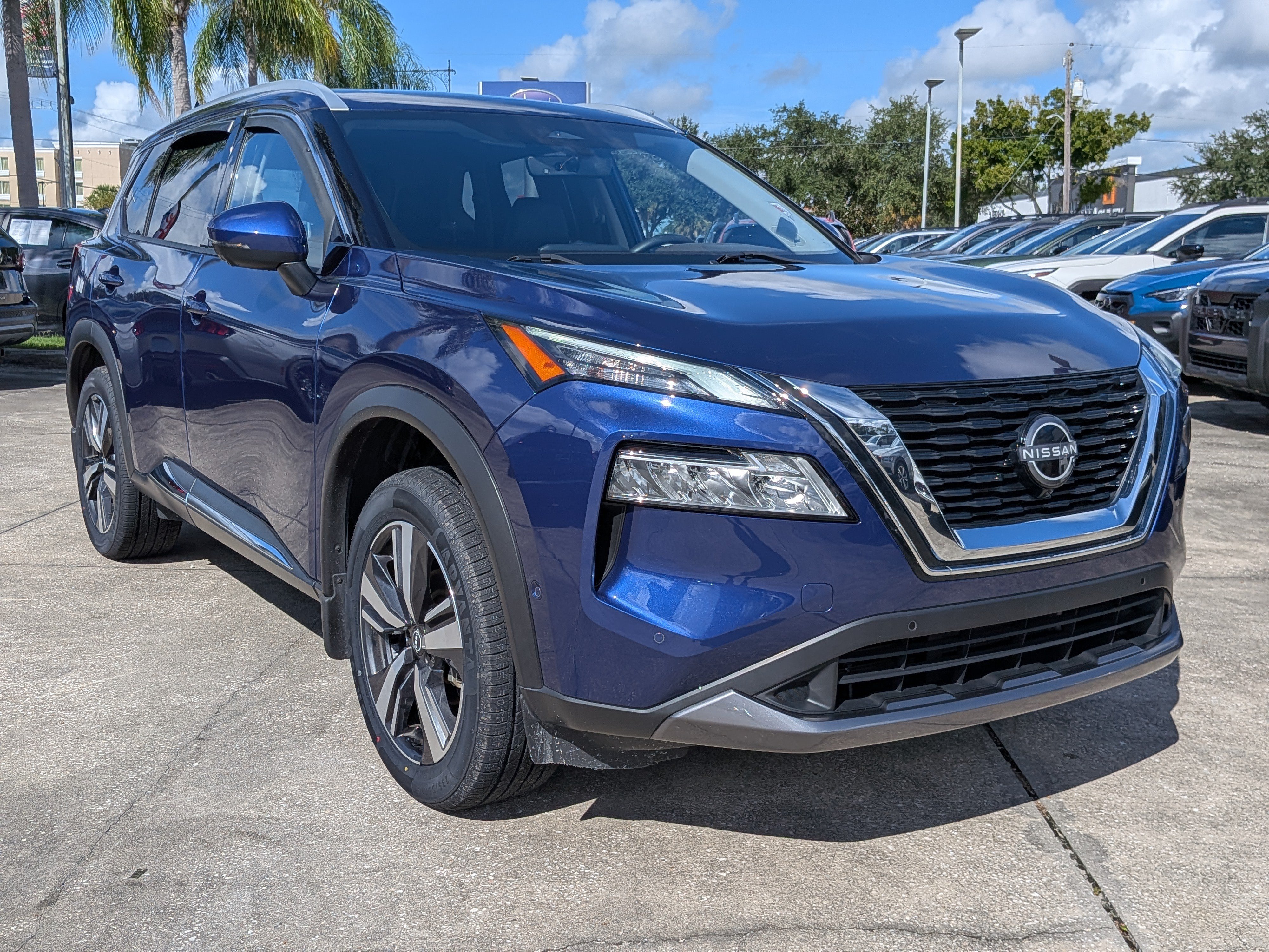 Used 2023 Nissan Rogue SL w/ SL Premium Package AWD/4WD image 2