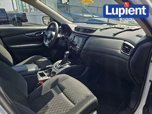 Used 2020 Nissan Rogue SV image 16
