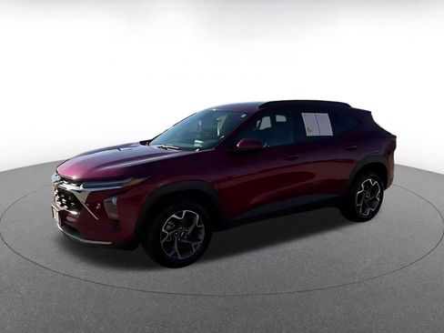 Used 2025 Chevrolet Trax LT image 3