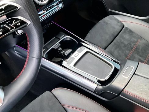 Used 2025 Mercedes-Benz GLA 250 image 17