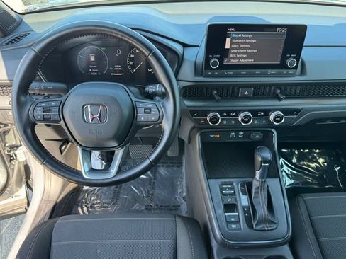 Used 2025 Honda CR-V Sport image 16