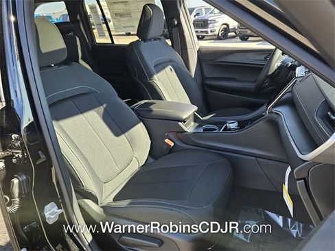 New 2025 Jeep Grand Cherokee Laredo X image 16