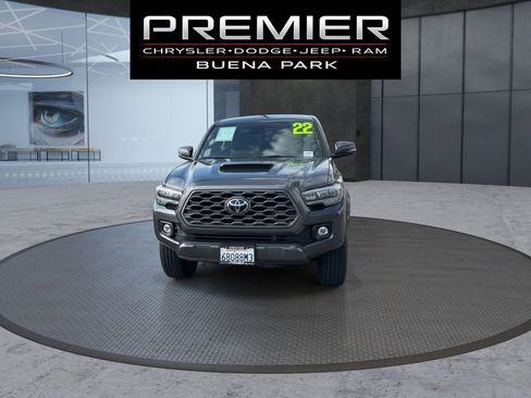 Used 2022 Toyota Tacoma TRD Sport w/ Technology Package RWD image 3