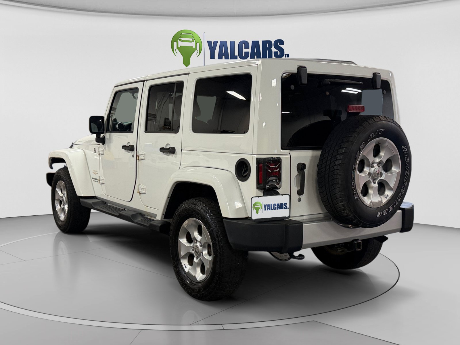 Used 2014 Jeep Wrangler Unlimited Sahara w/ Connectivity Group AWD/4WD image 3