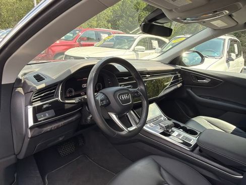 Used 2023 Audi Q8 Premium w/ Convenience Package AWD/4WD image 4