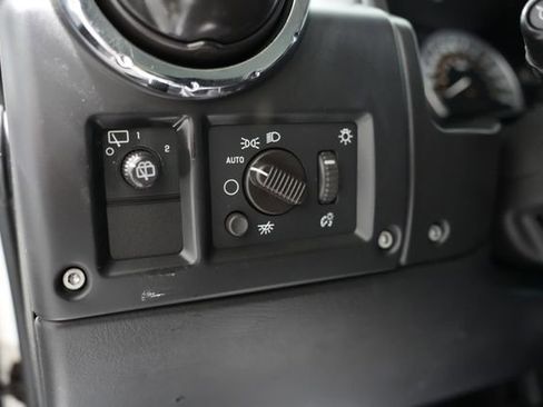 Used 2005 HUMMER H2 Base w/ Preferred Equipment Group image 11