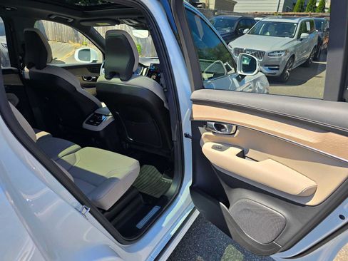 Certified 2026 Volvo XC90 B6 Plus w/ Protection Package Premier AWD/4WD image 13