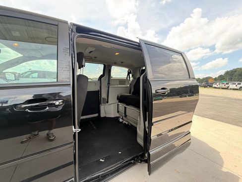 Used 2013 Dodge Grand Caravan SXT FWD image 30