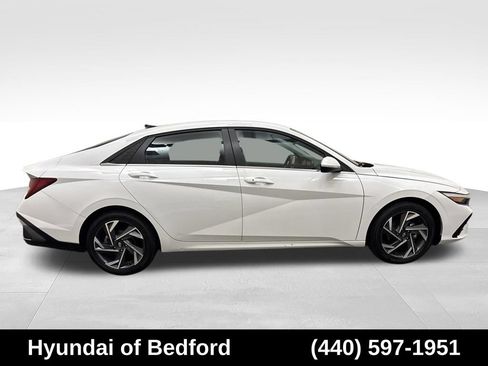 Used 2025 Hyundai Elantra SEL FWD image 4